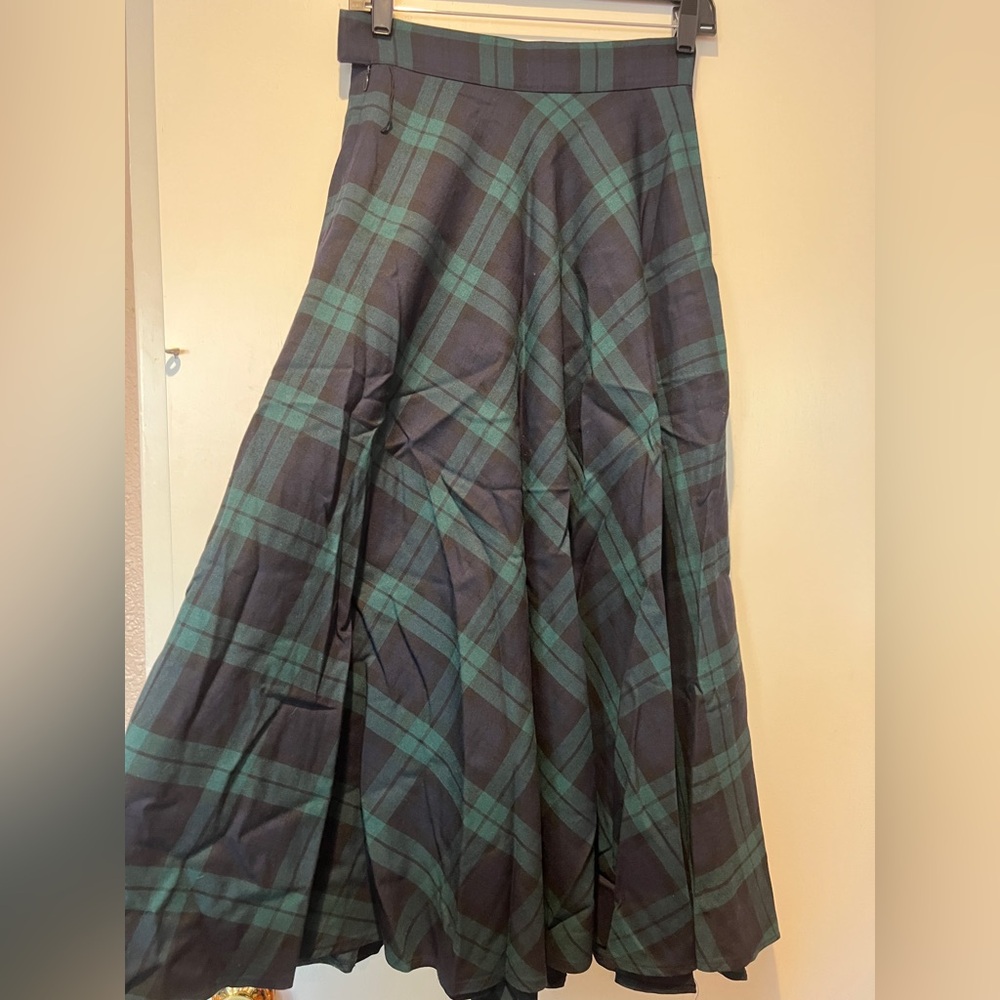 Plaid A-Line Midi Skirt in Dark Green and Black